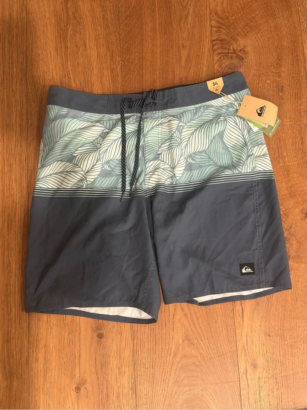 Quiksilver Men's Navy and Mint Leaf-Panel Boardshorts